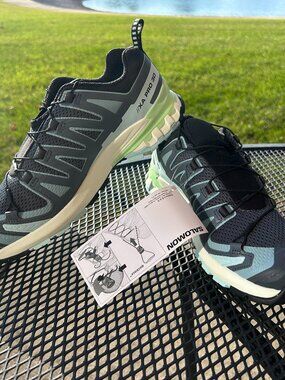 Salomon XA Pro 3D V9 - Size 8.5 - Brand new with Tags and Box